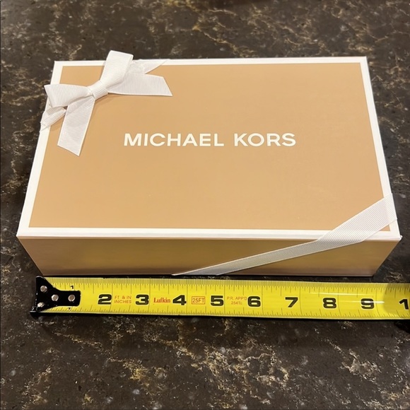 New Michael Kors small Gift Box - Picture 4 of 7